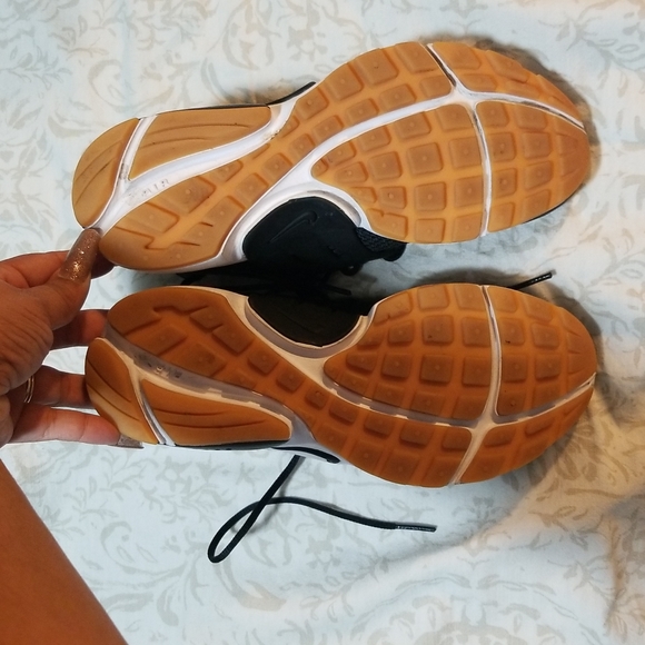 Nike - Picture 2 of 4